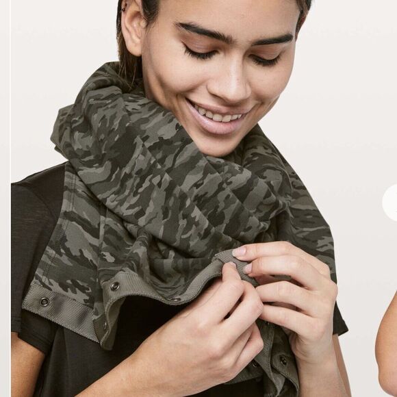 Lululemon Vinyasa Multi Wear Scarf Camo - Picture 1 of 9
